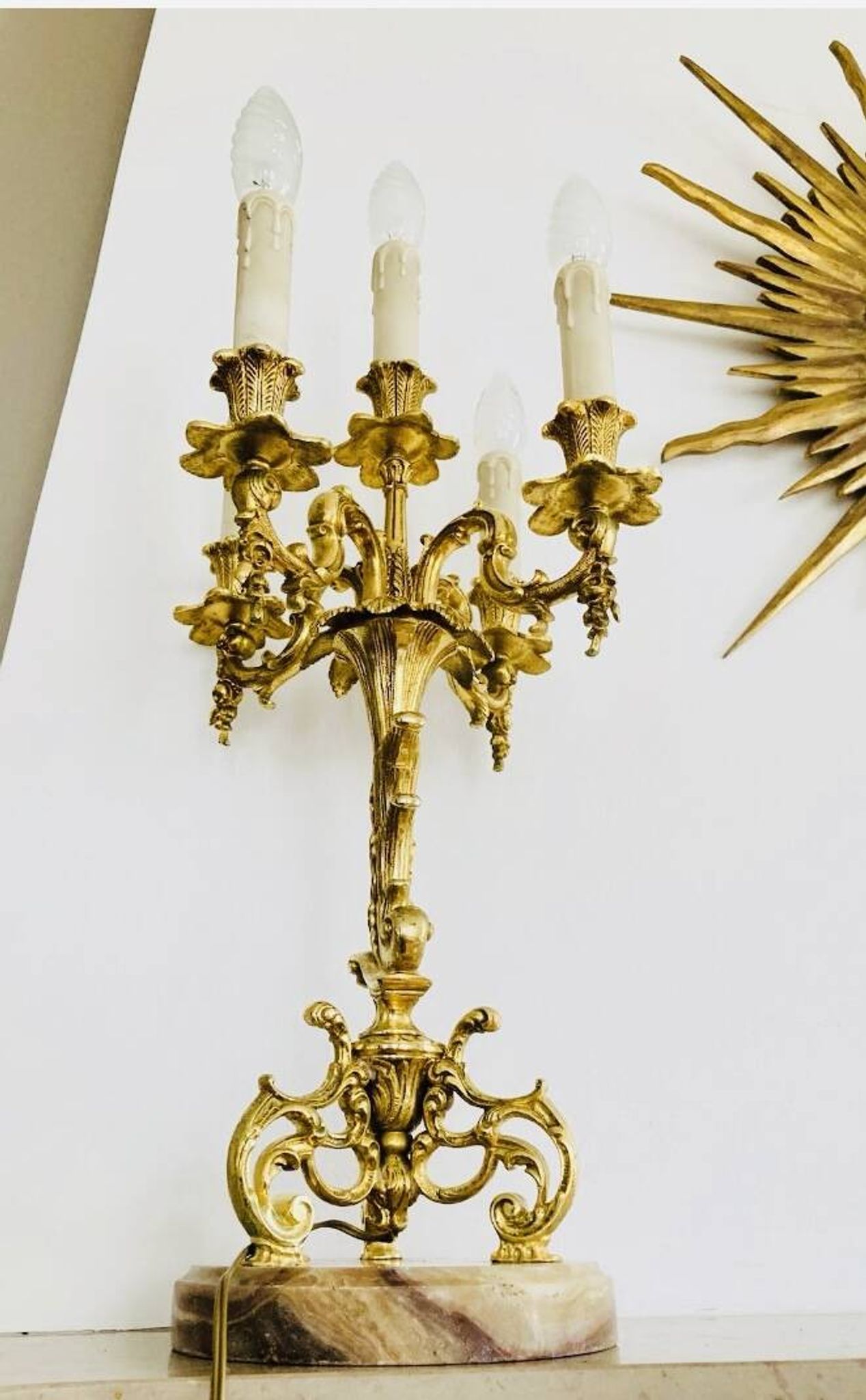 Chandeliers en bronze doré massif époque milieu XXe socles en marbre