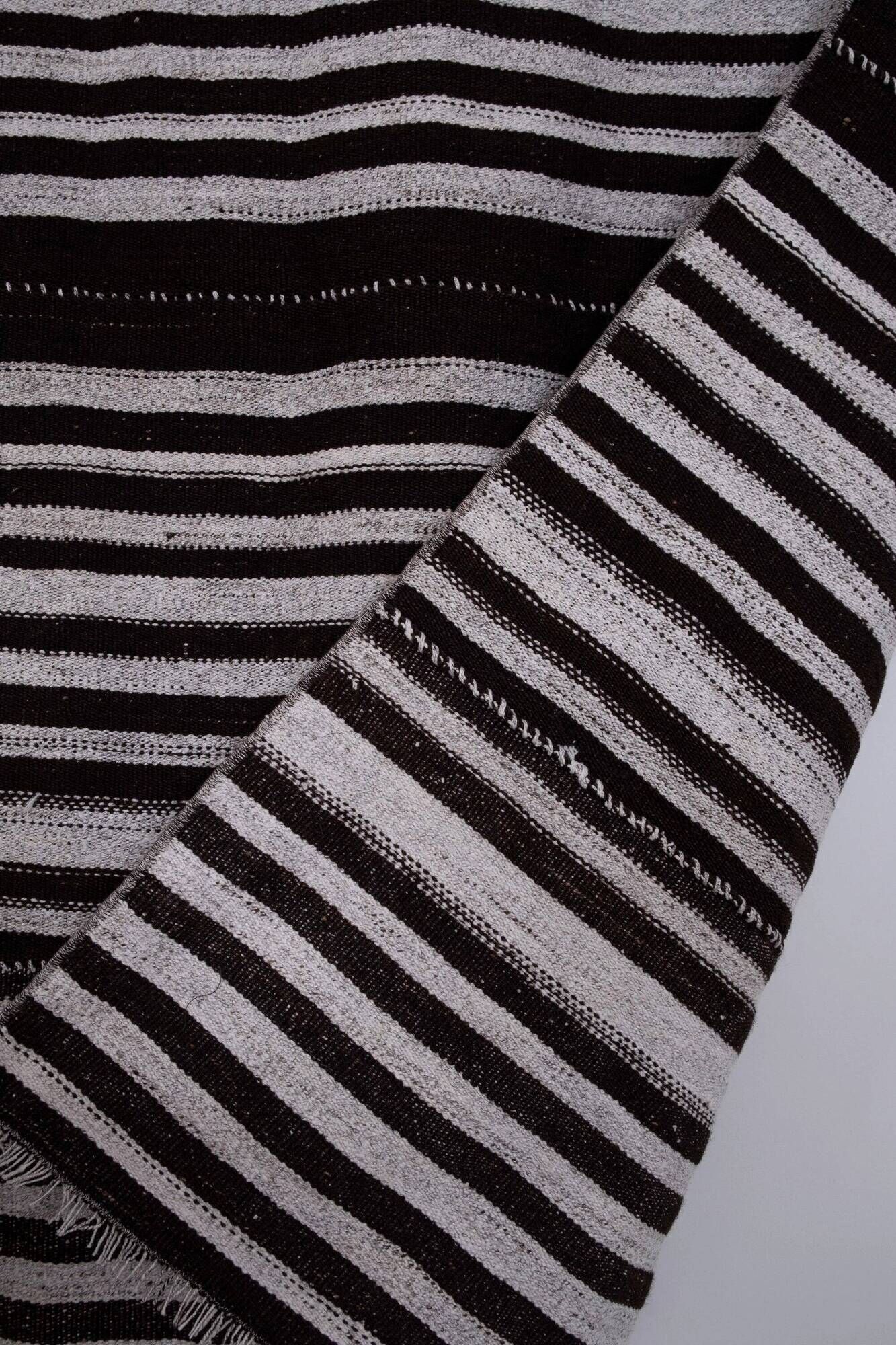 Vintage Turkish kilim, handwoven, 193x228 cm.