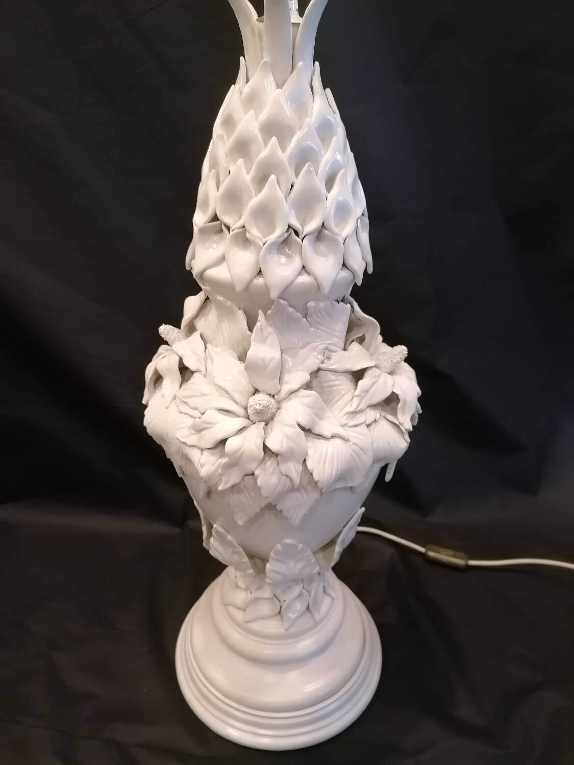 Large ceramic lamp from Manises with floral decoration  
-Circa 1960/1970