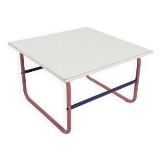 Table basse tubulaire rose et mauve, 1980