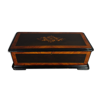 Old wood box and marquetry around 1900. 59x27x20 cm SB