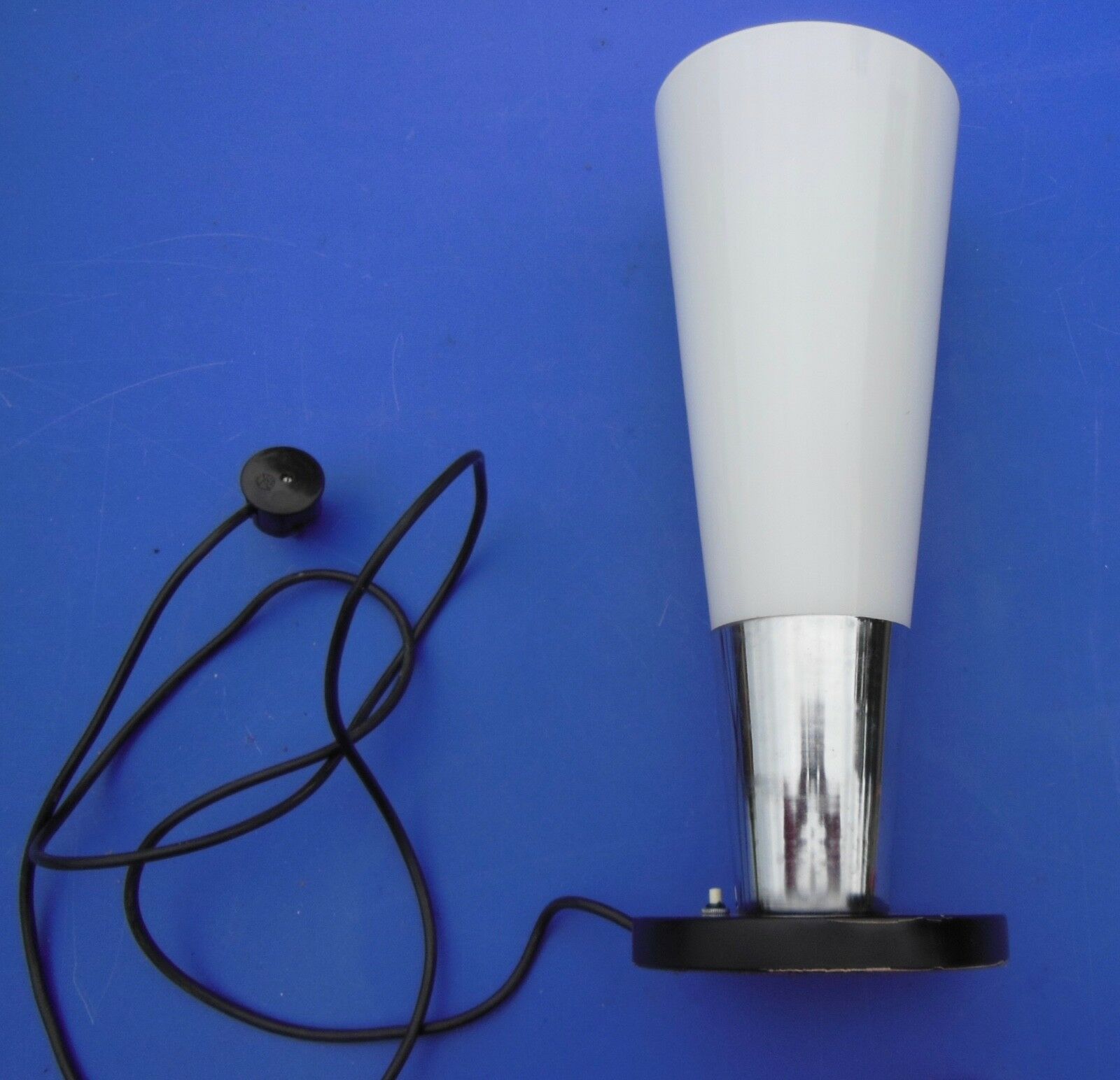 Old lamp design art deco vintage metal and opaline