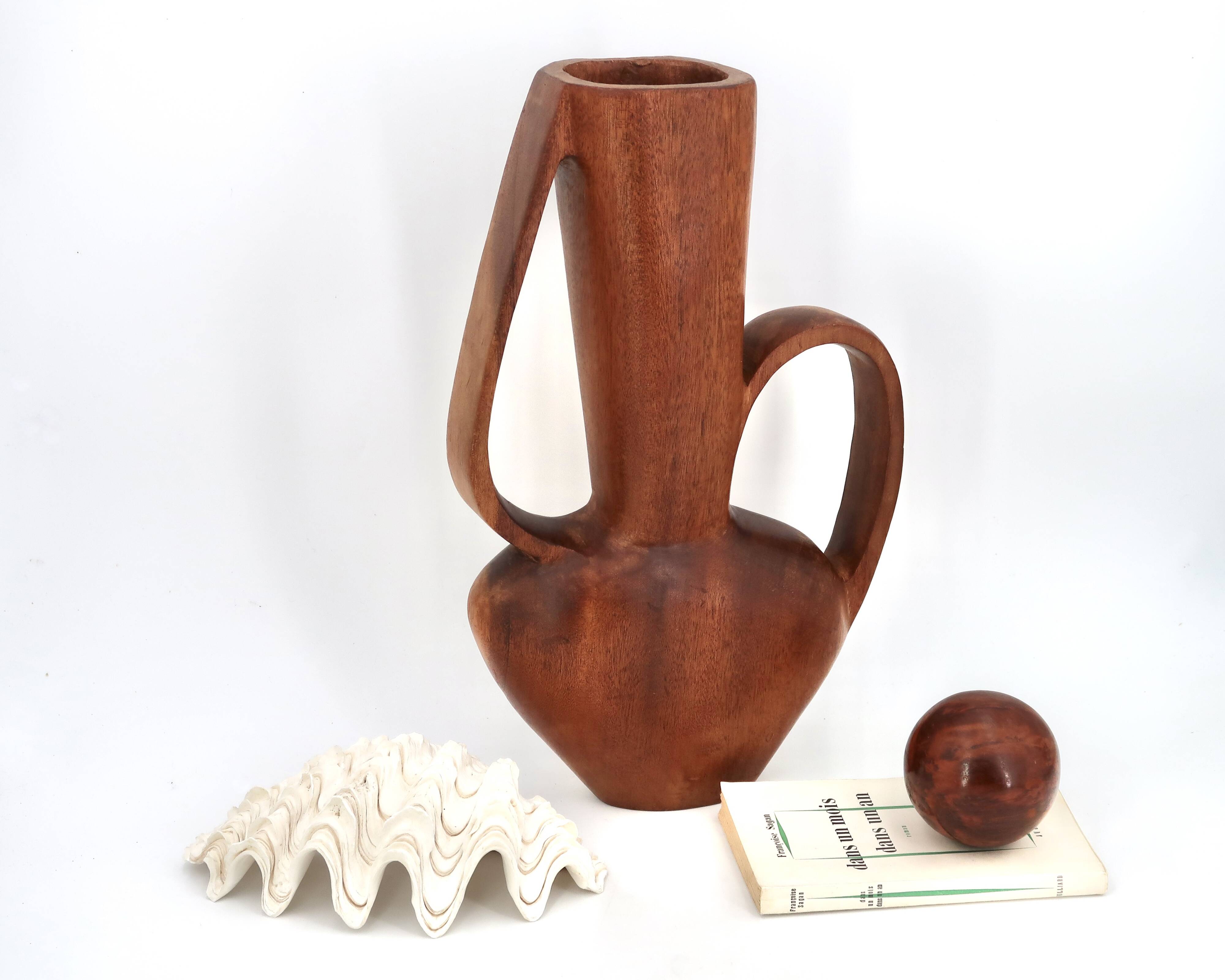 Grand vase jarre à anses sculptural en bois, années 50