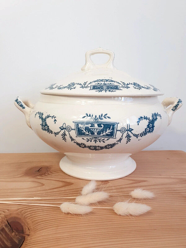 Large Longchamp ceramic tureen