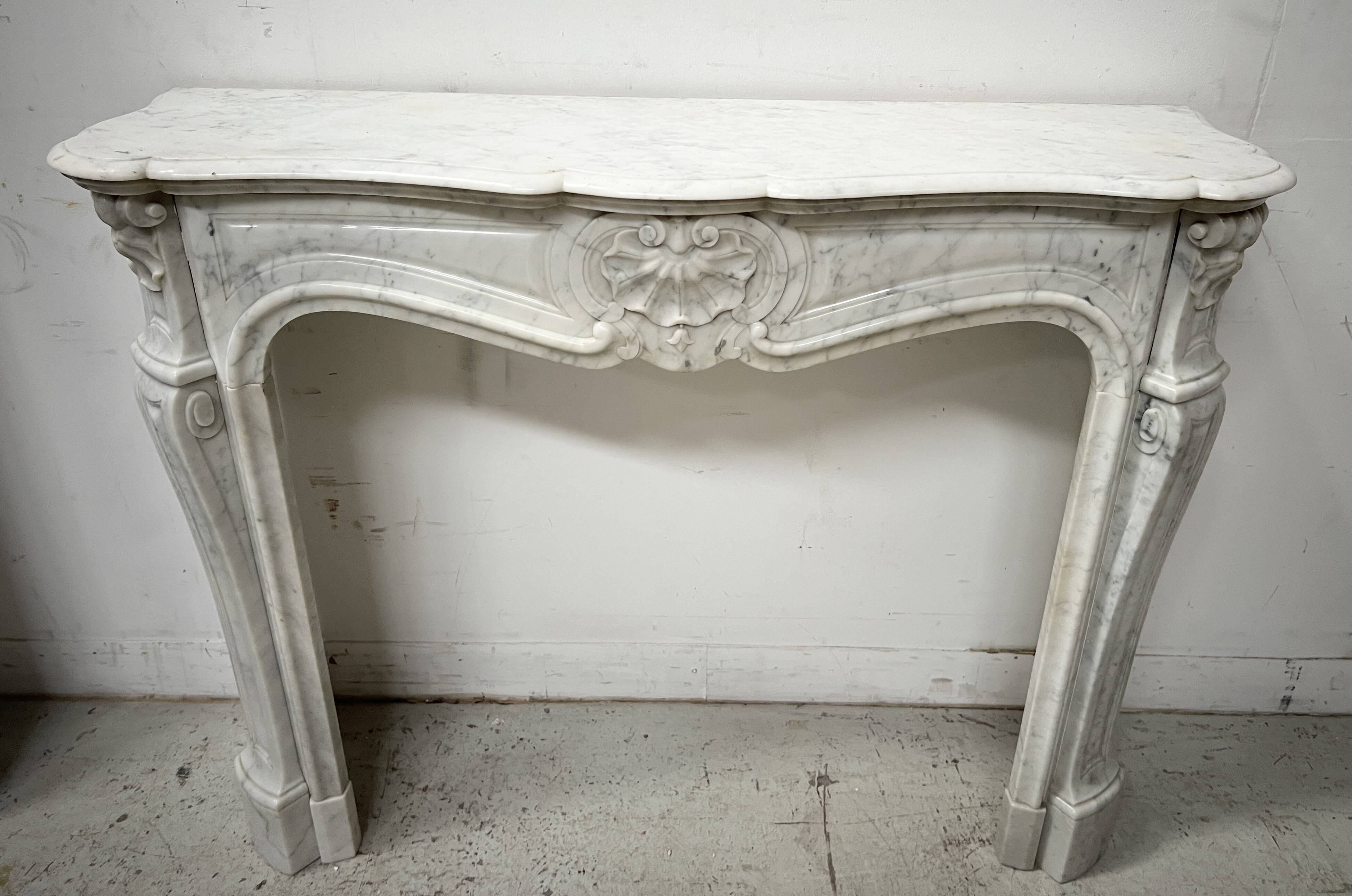 Louis XV style fireplace in veined white marble, 20th century.