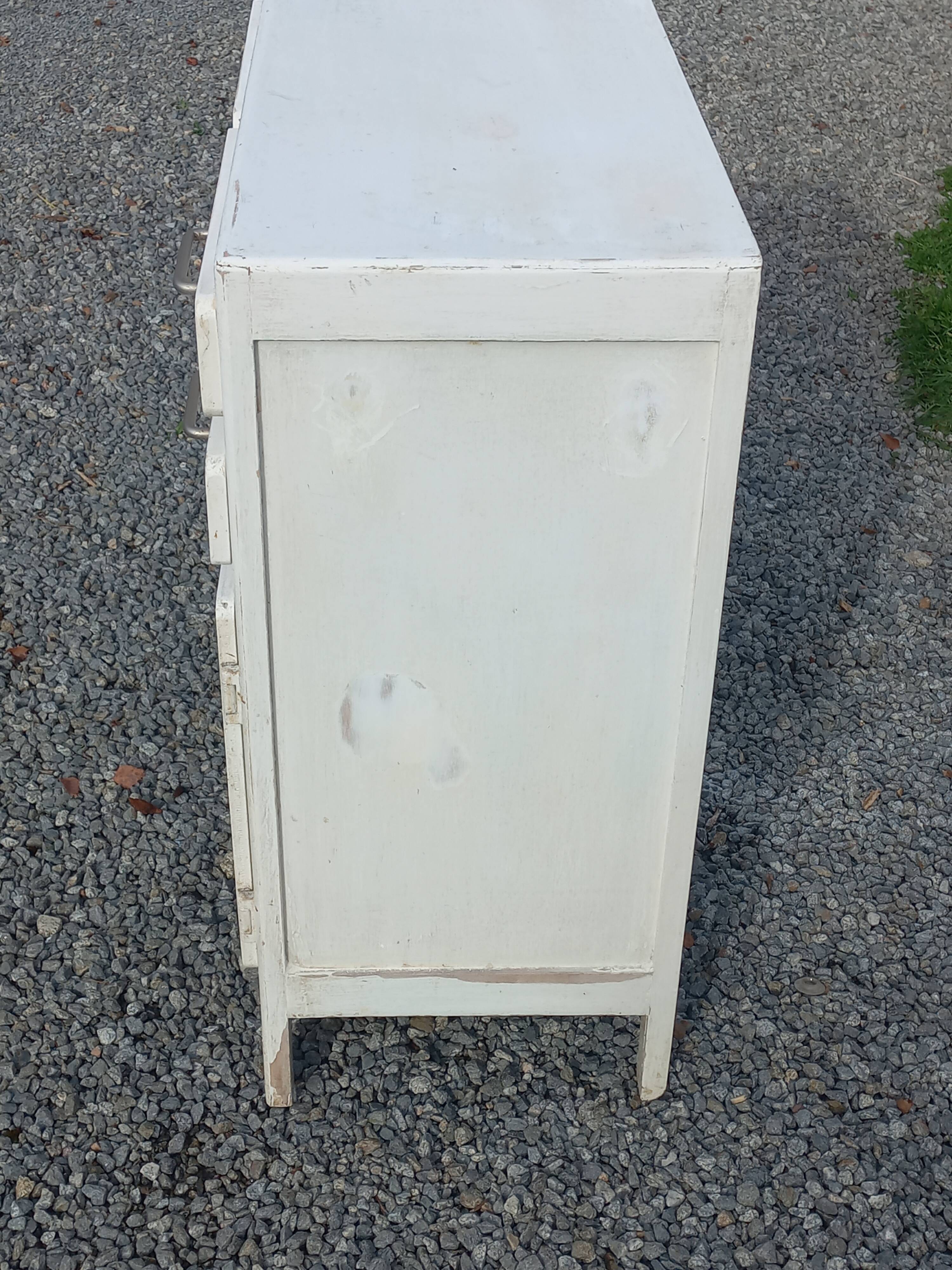 Buffet parisien patine blanche des années 50