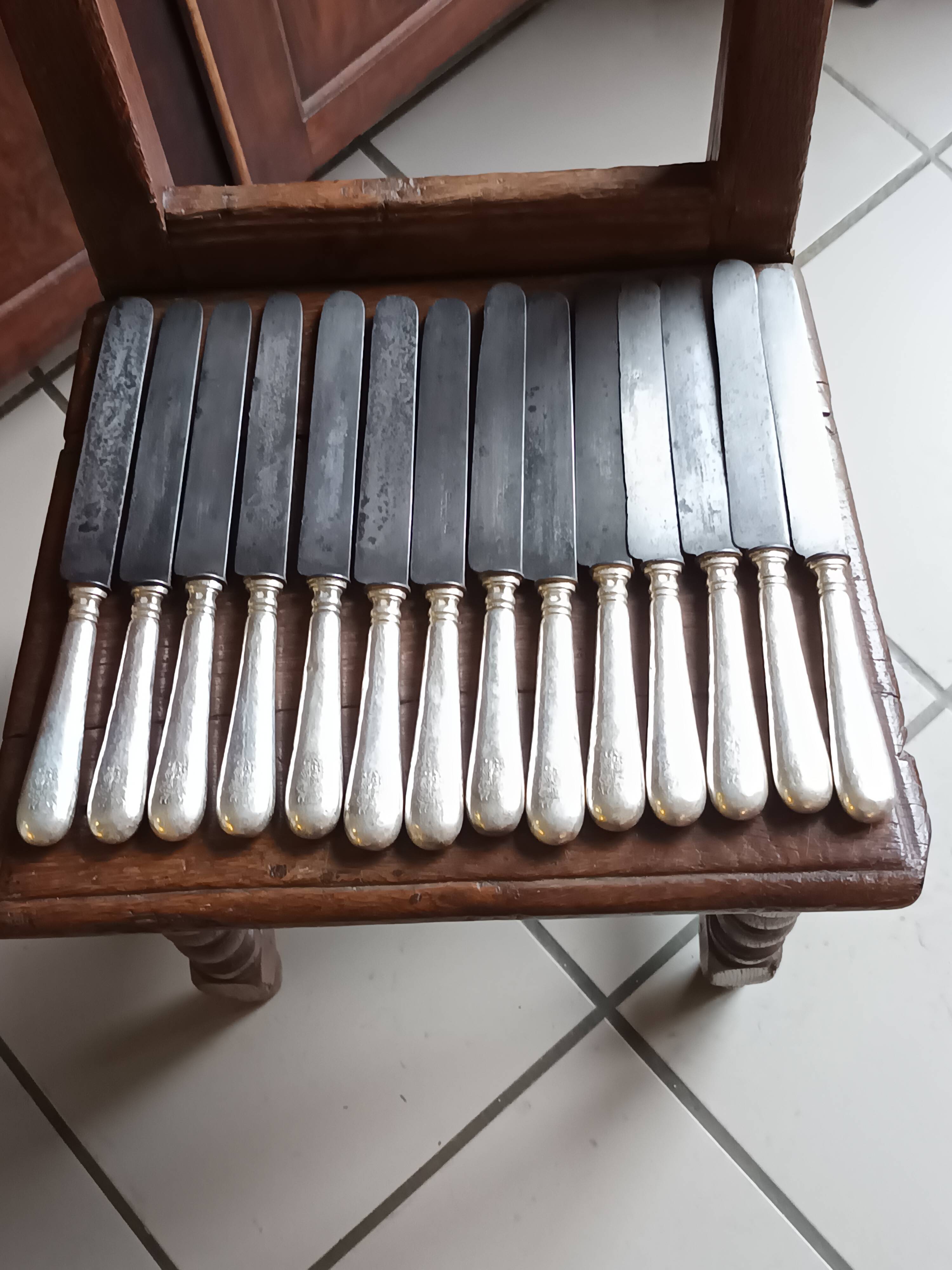 12 large silver-plated metal knives by Christofle 1860 monogrammed Palace Arcachon