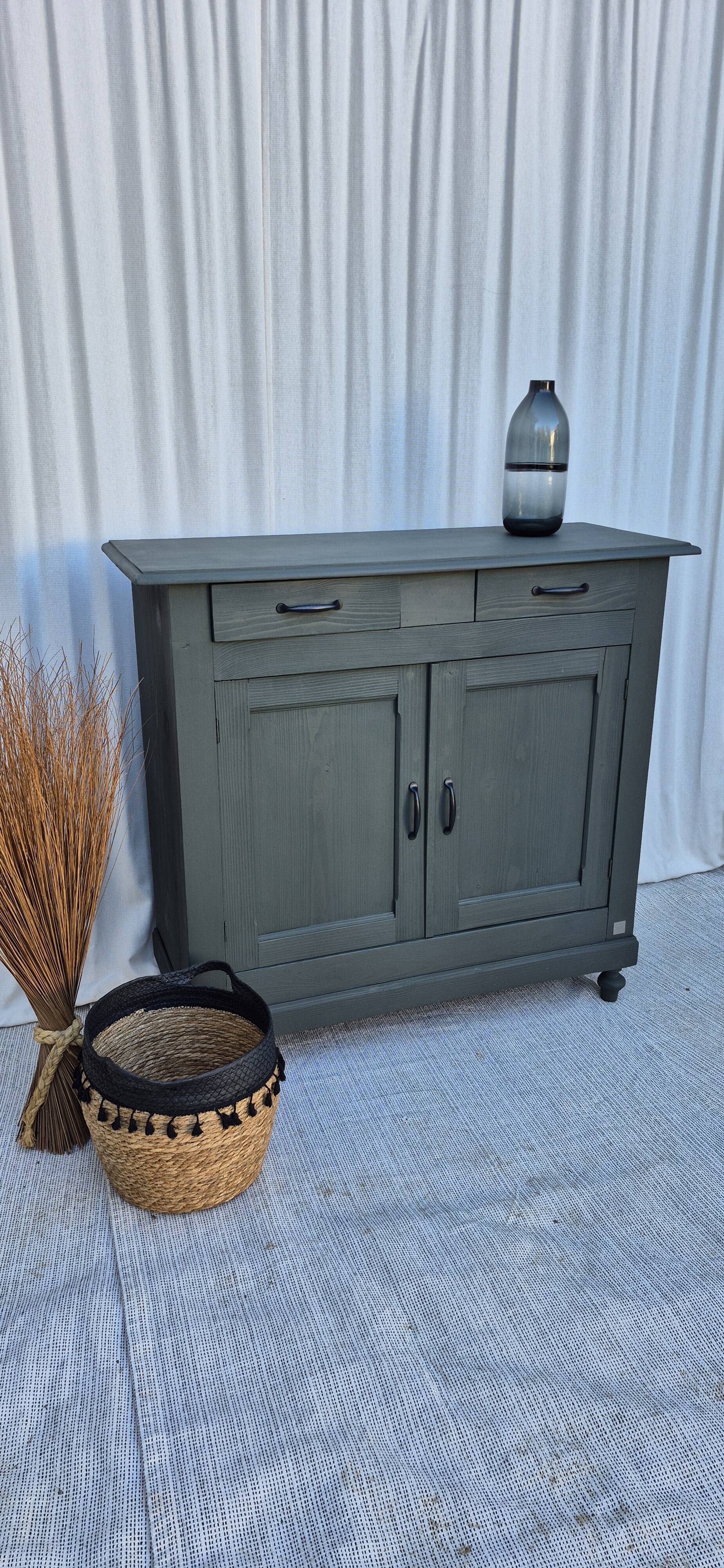 Low sideboard with 2 doors and 2 drawers