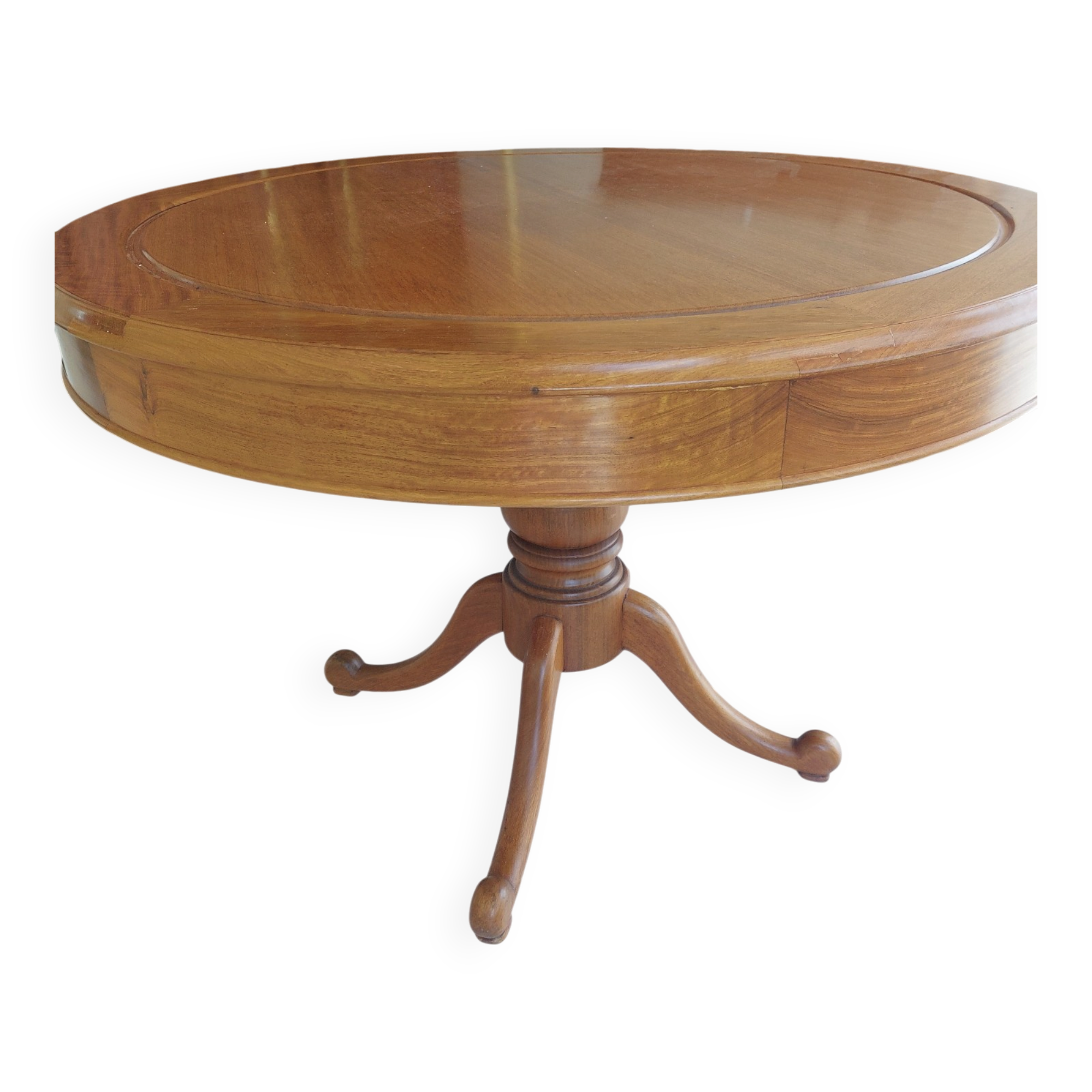 Round table in mahogany