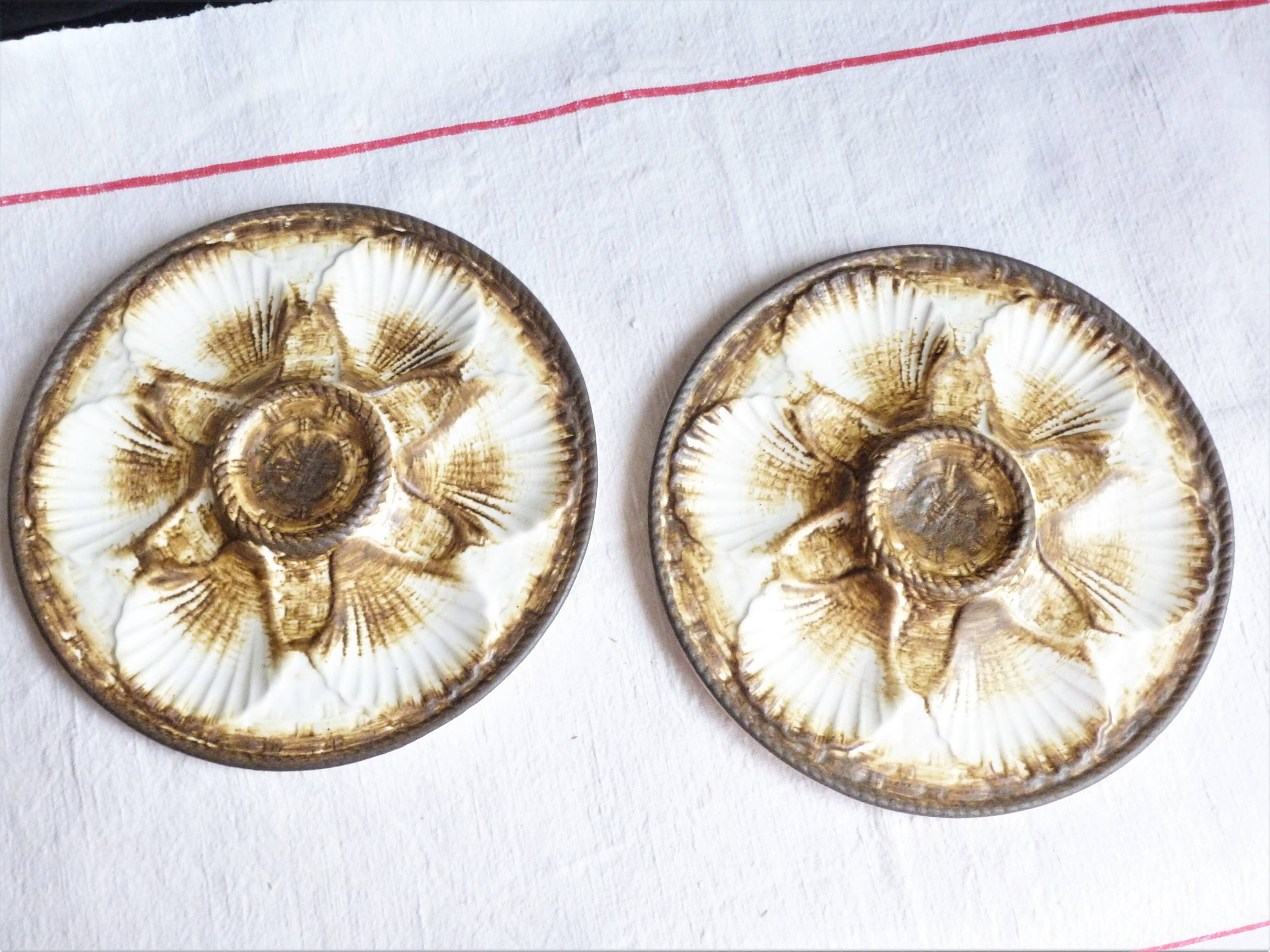 Set of 2 Longchamp oyster plates, vintage shell plates.