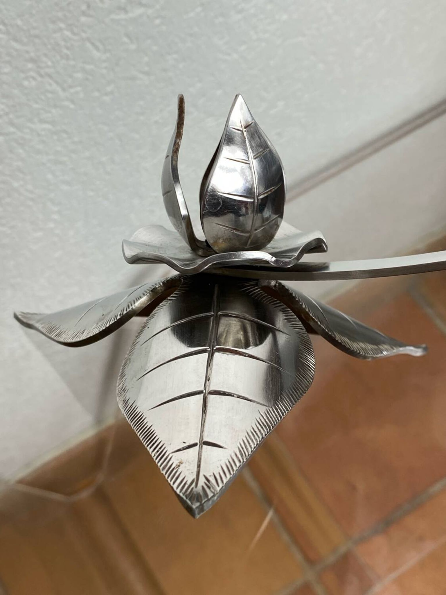 Silver-plated metal flower candle holder
