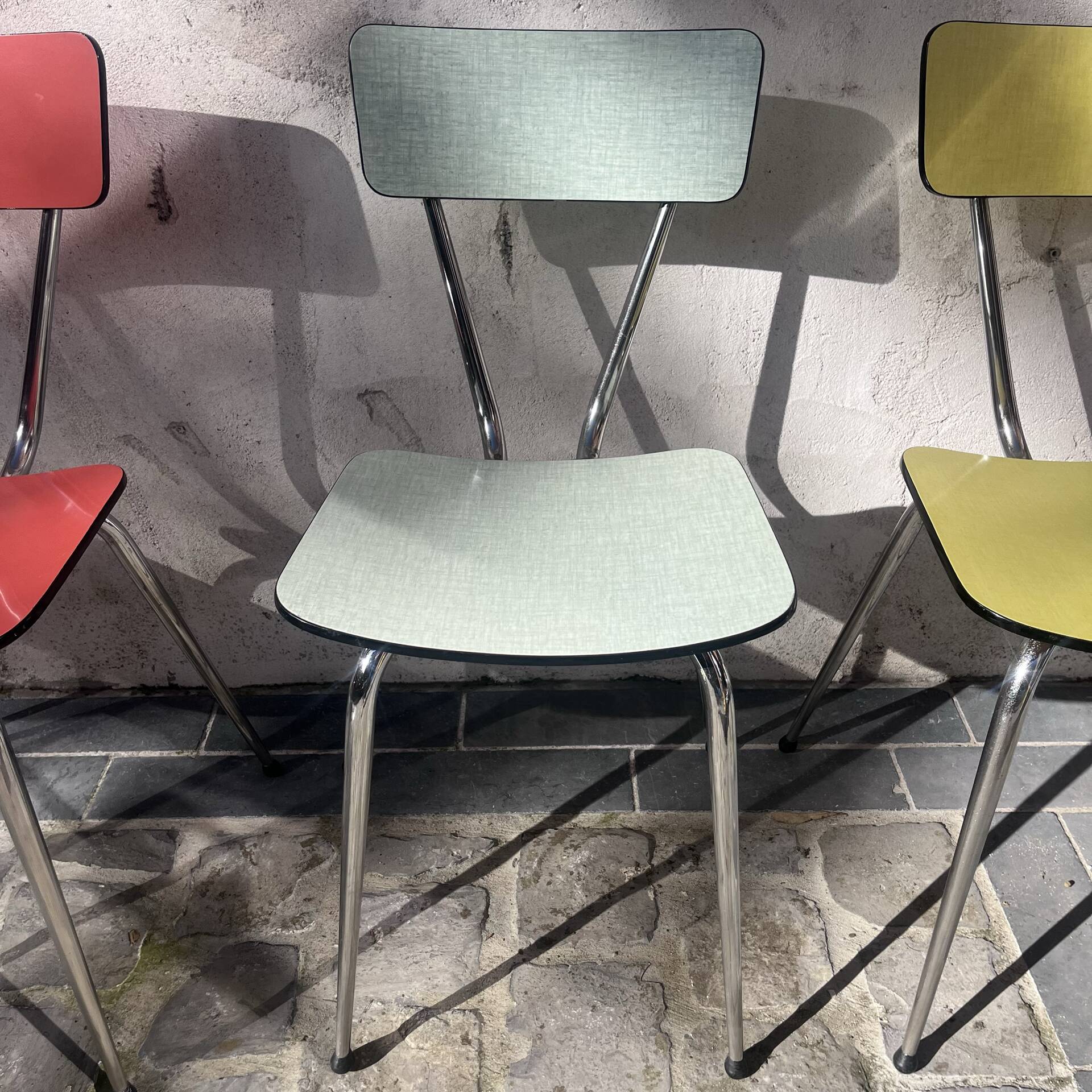 4 chaises en formica