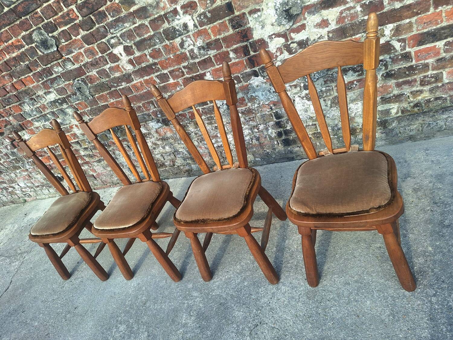 Set of 4 vintage chairs, antique seating furniture
