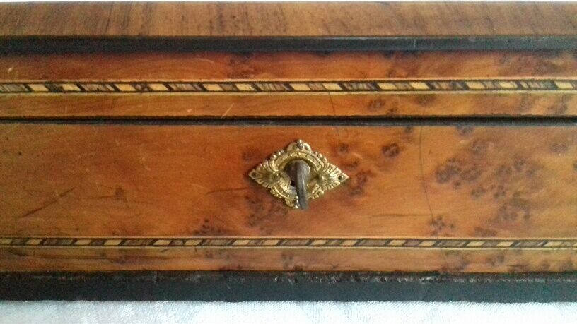 Old box row mail, jewelry, elm magnifying glass