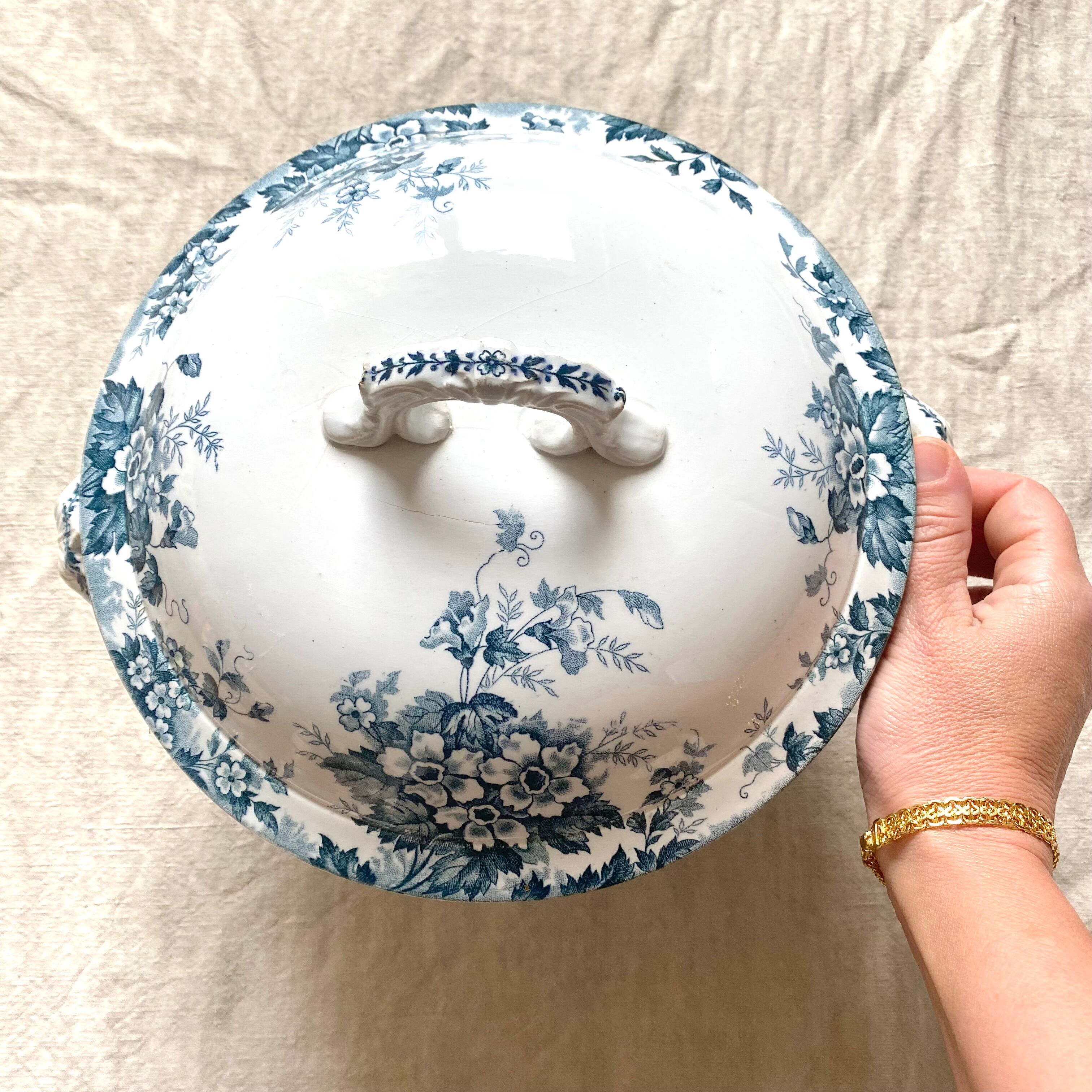 Old soup tureen Saint Amand