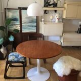 Dining table with a modular tulip foot