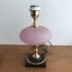 Lampe vintage en céramique laiton et boule en verre rose