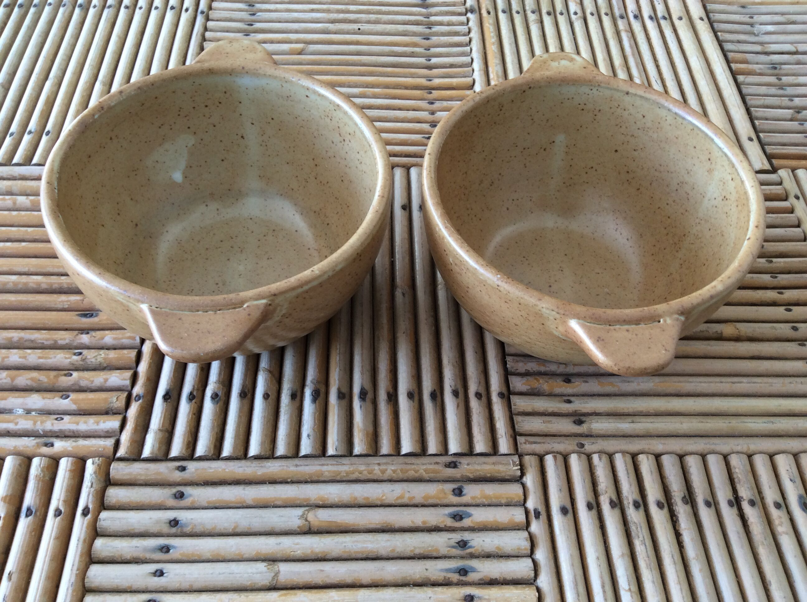 2 stoneware bowls