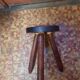 Tabouret tripode brutaliste