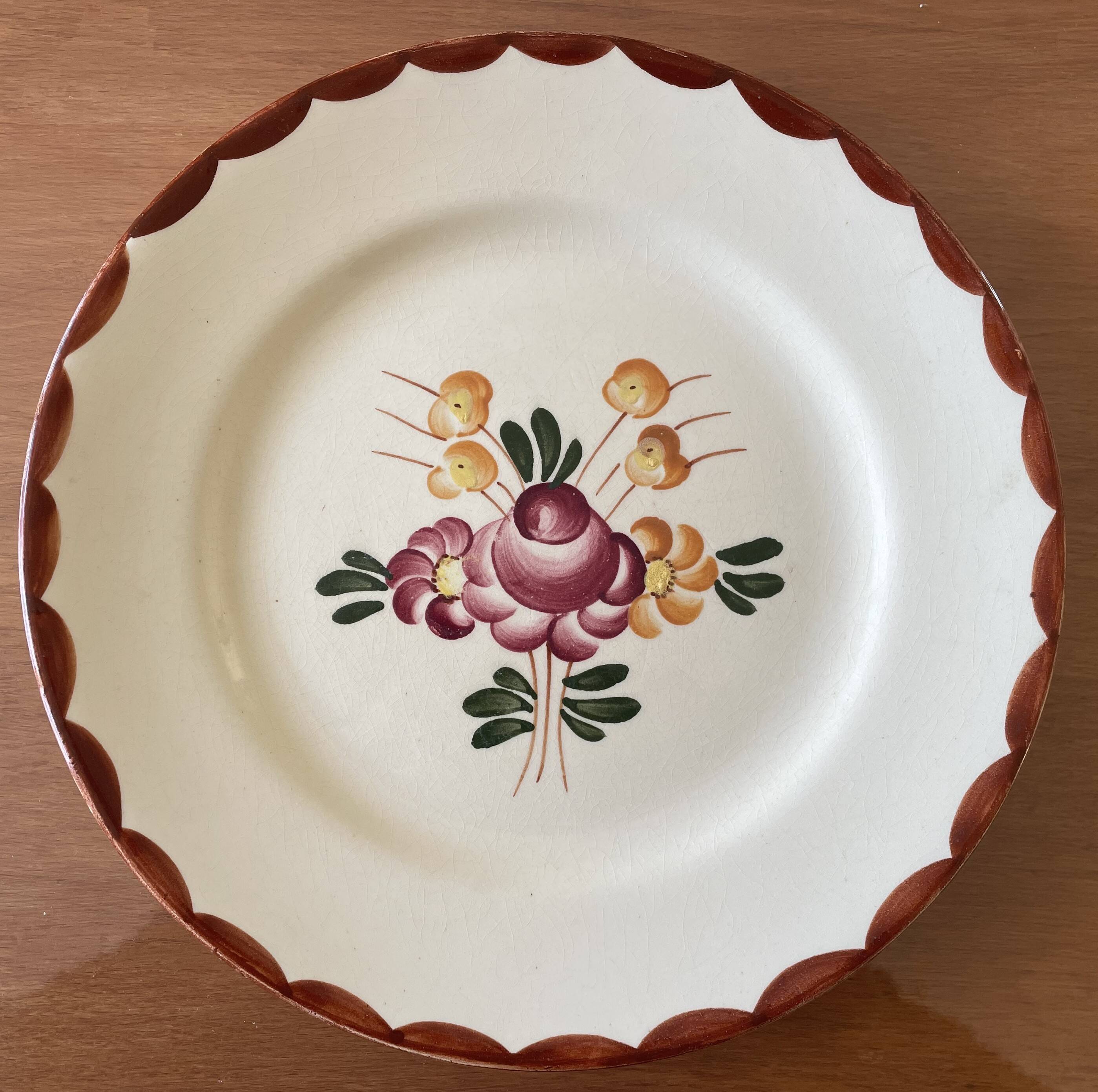 6 assiettes plates anciennes en faïence de Longchamp