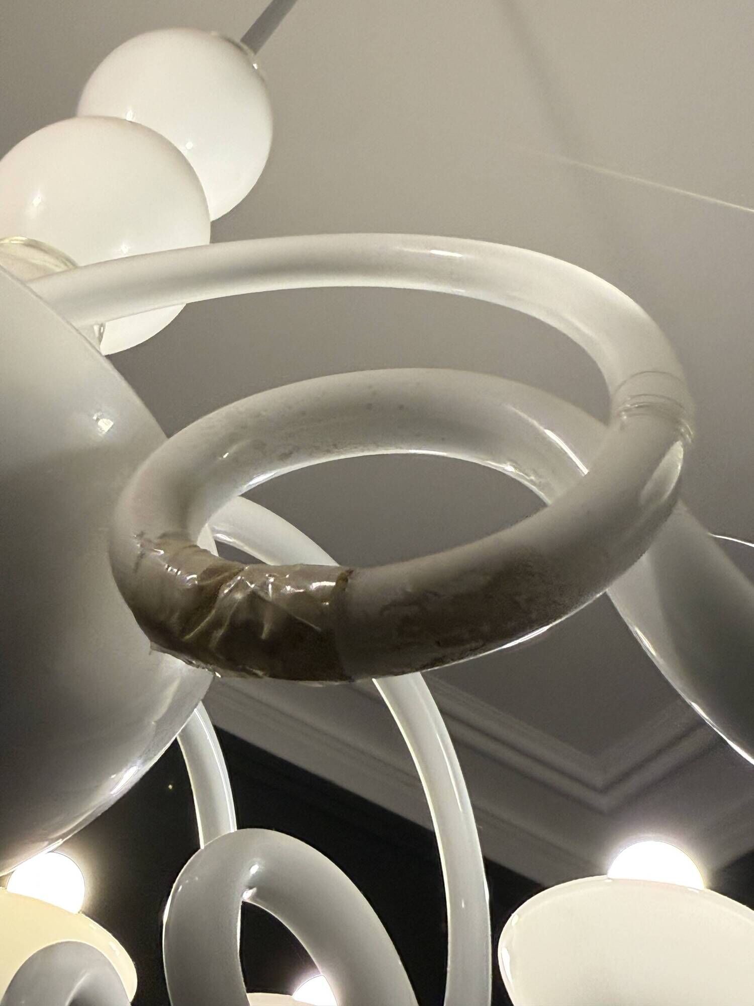 Lustre Artemide Pantalica 6-branch chandelier, Örni Halloween design