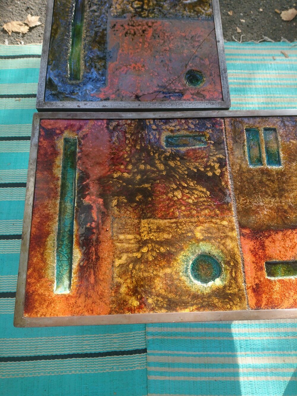 Set of 2 tables enamelled lava