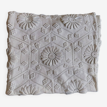 White bed throw with relief embroidery and floral patterns