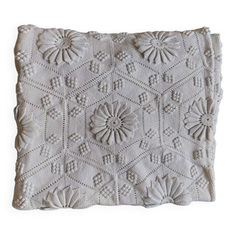 White bed throw with relief embroidery and floral patterns