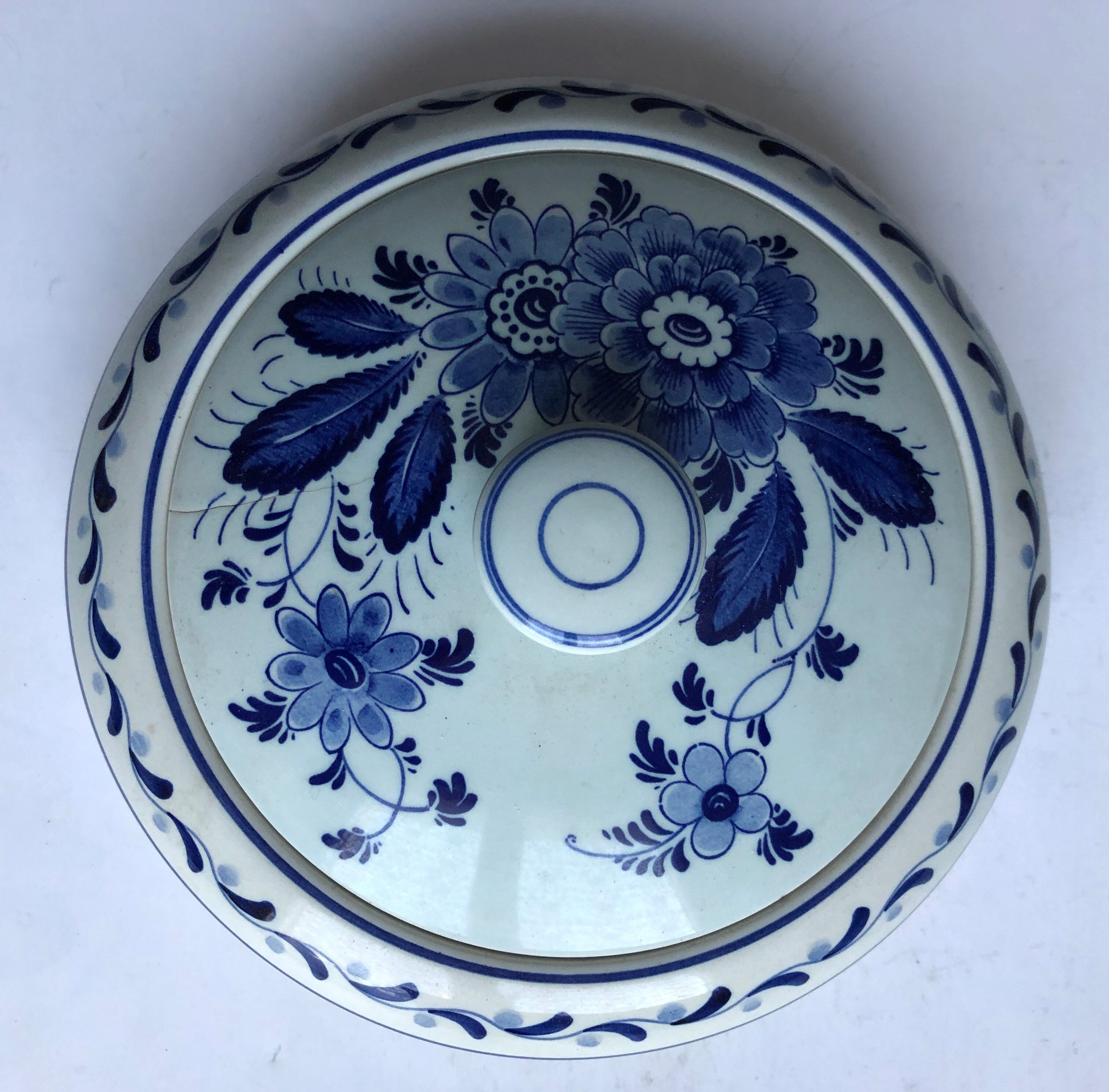 Delft earthenware candy maker