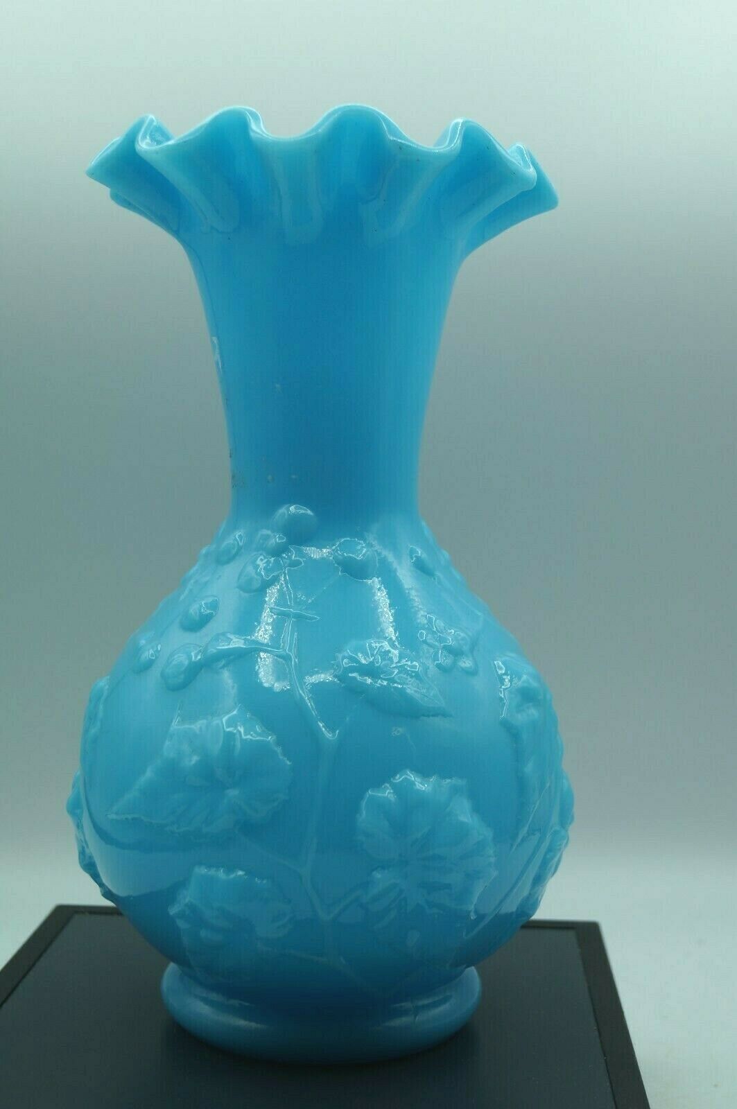 Vase bleu en opaline
