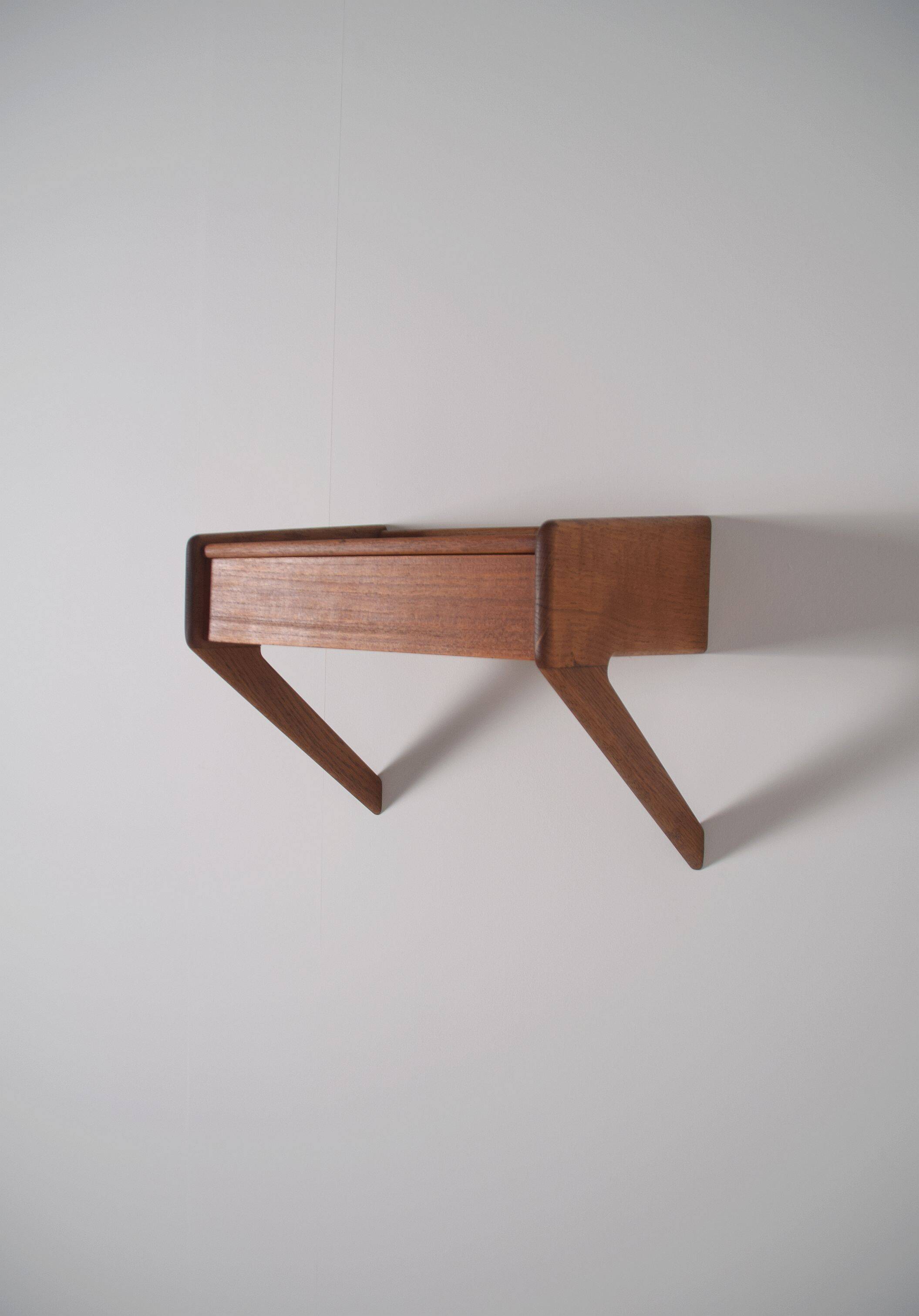 Floating bedside table by Sigfred Omann for Ølholm Møbelfabrik, 1960s