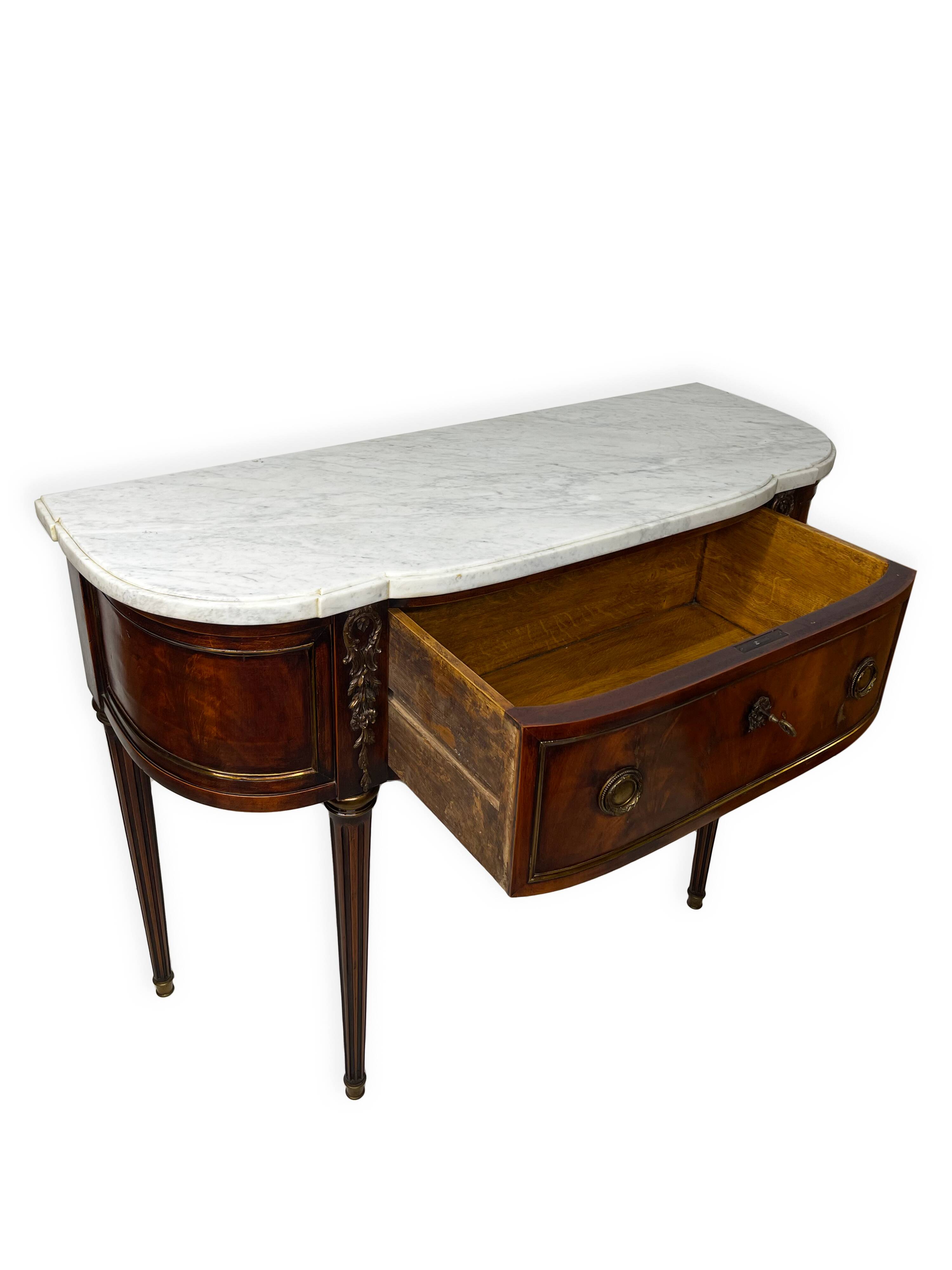 Console française Louis XVI en acajou à plumes, 19ème siècle