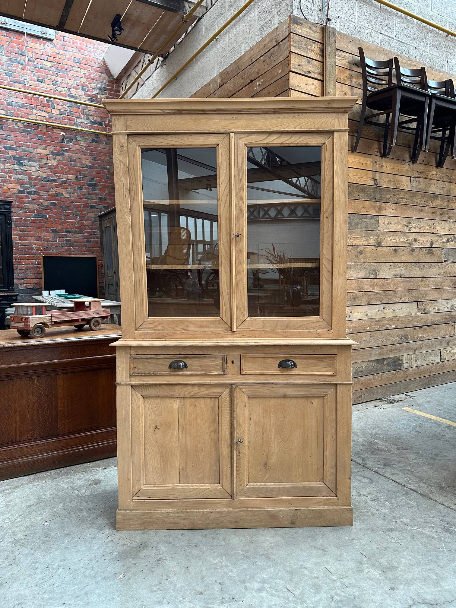 Solid elm dresser, early 20th century