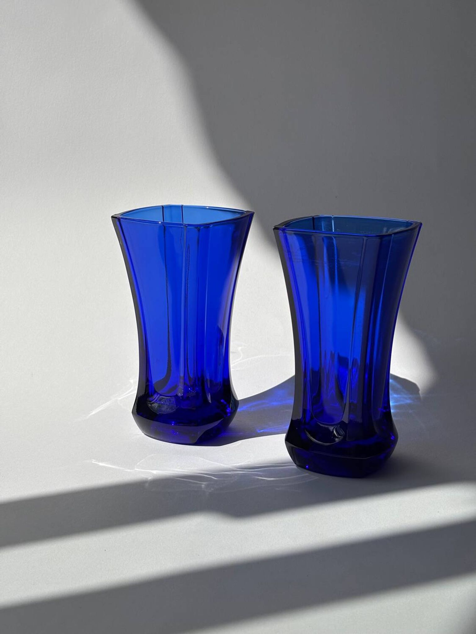 Vases en verre bleu cobalt vintage