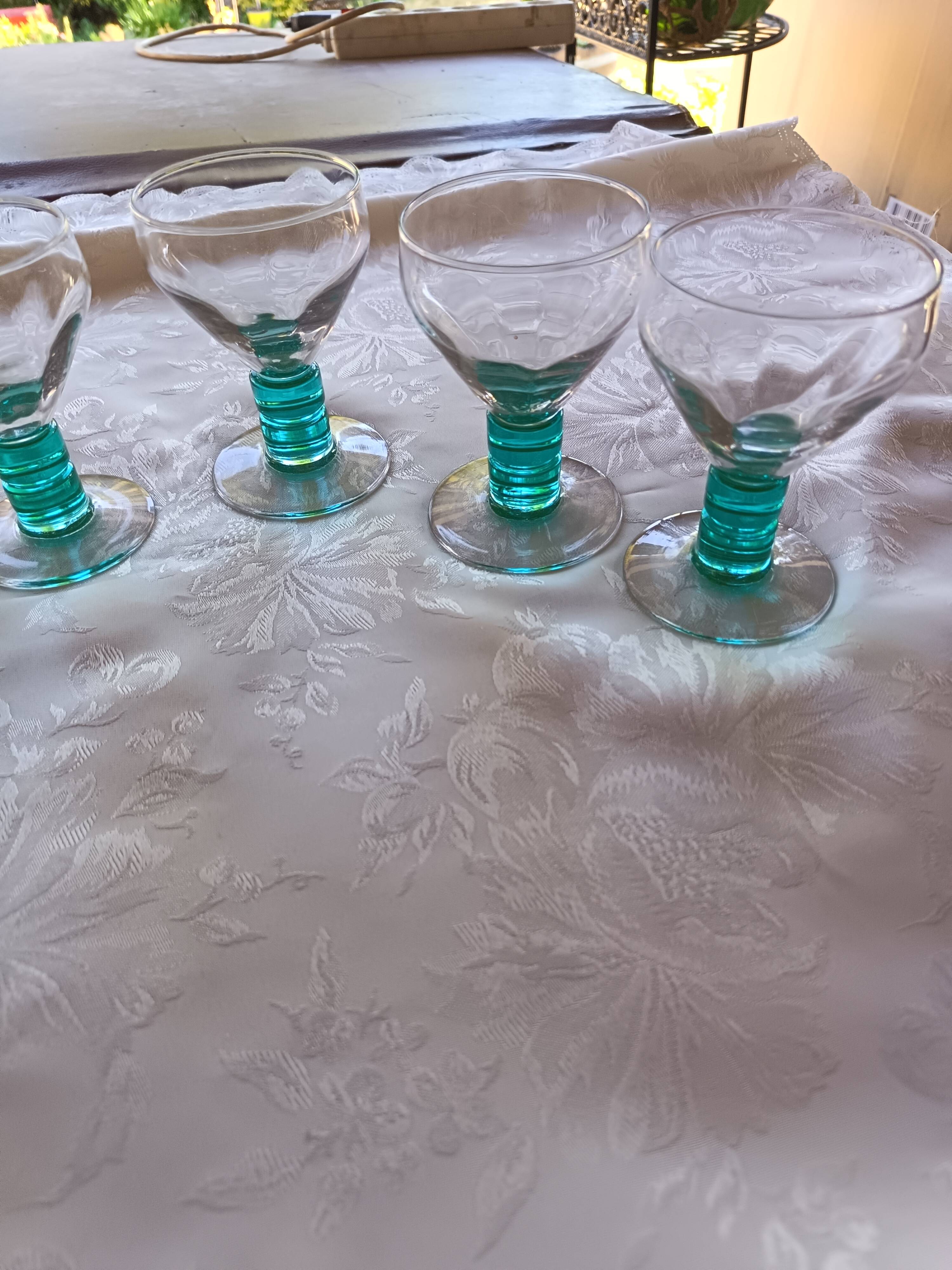 Wine glasses with ouraline feet