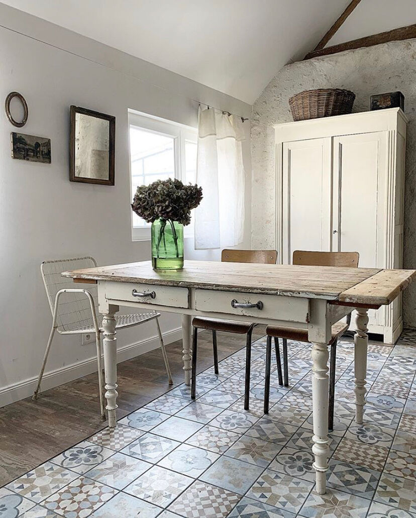 Farm table