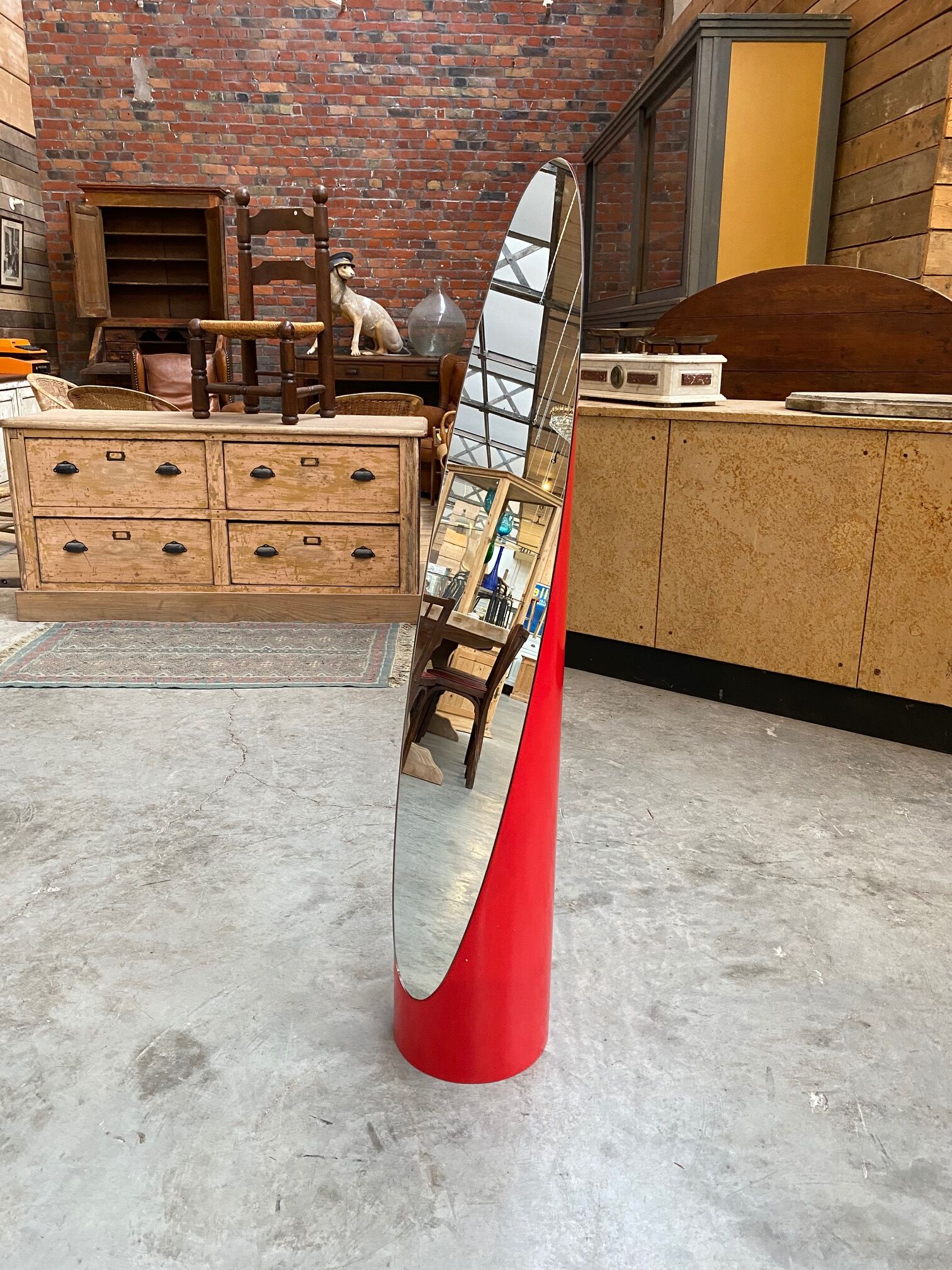 Psyche mirror style "lipstick" red