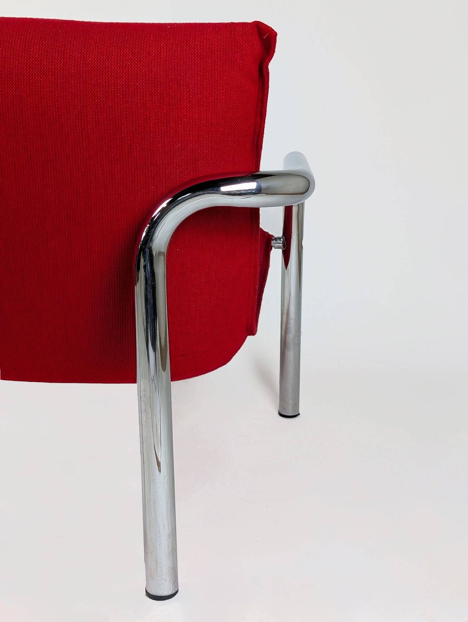 Pair of Italian armchairs in chromed metal and red fabric, 1970
