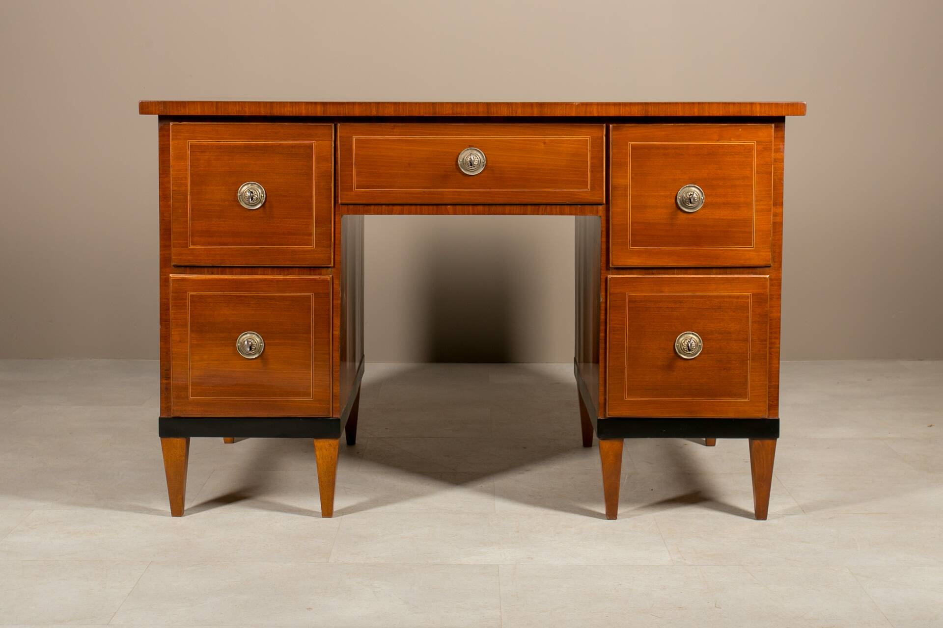 Bureau Biedermeier en placage de noyer, Allemagne, vers 1830