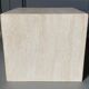Cube en travertin table de chevet ou socle vers 1970-1980