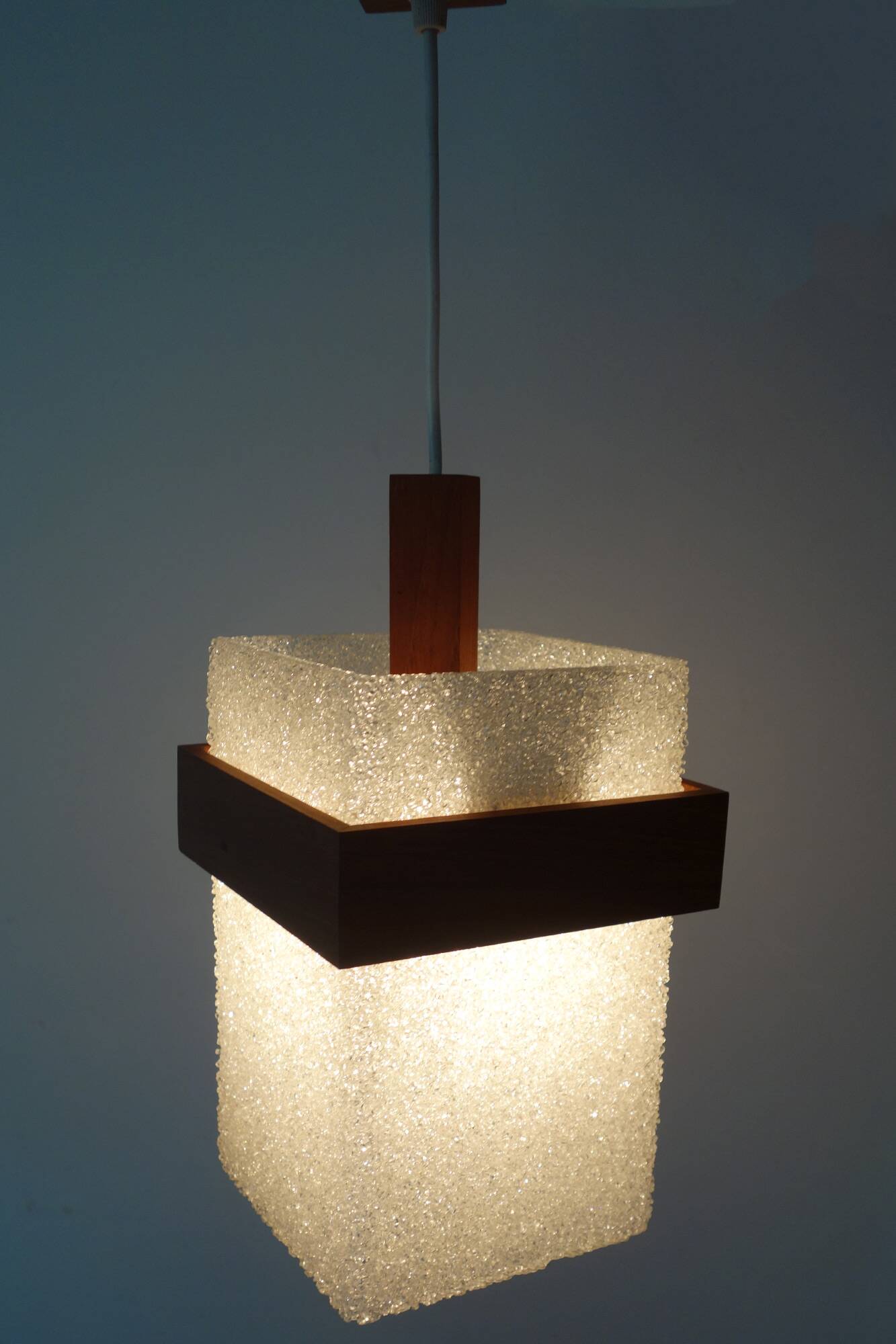 Scandinavian suspension in perspex and teak from the 60s/70s.