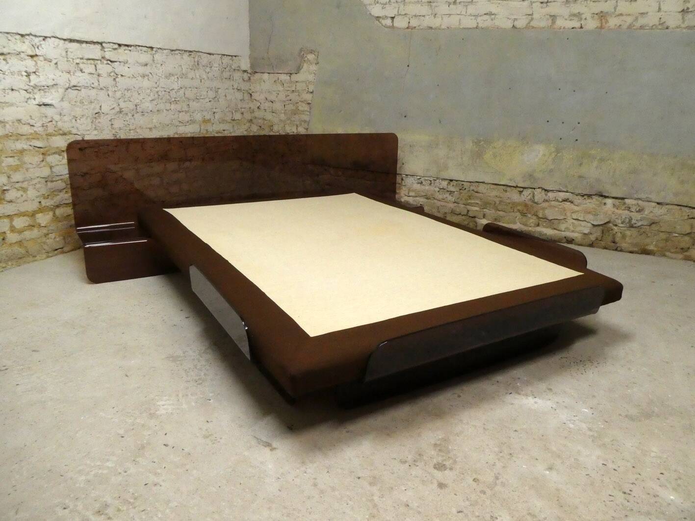 Plexiglass bed by Bernard Govin for Dunlopillo, 1970