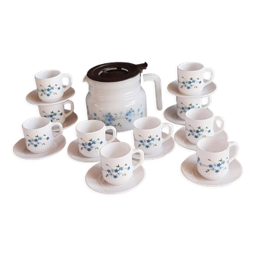 Coffee pot and forget-me-not cups