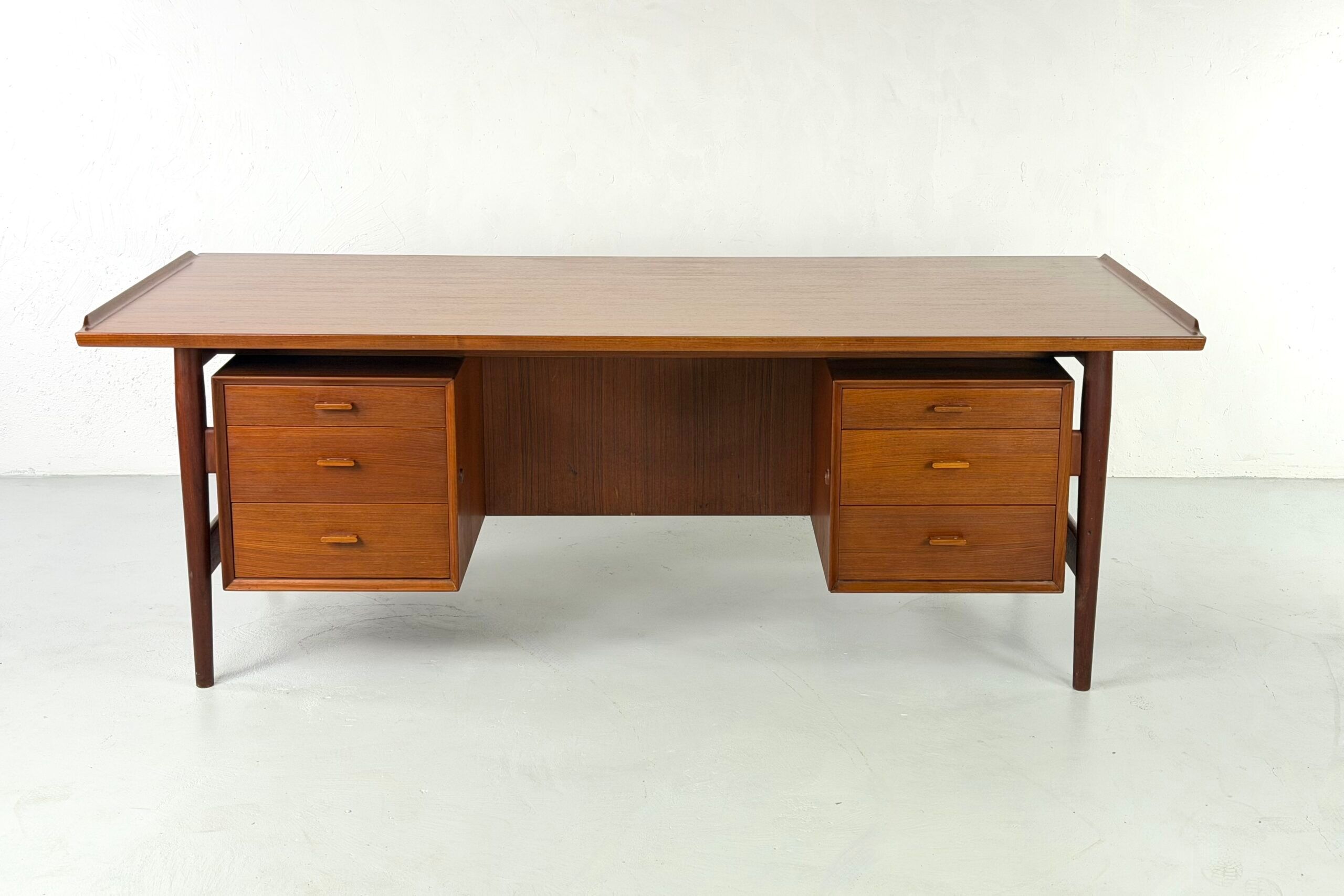 Director's desk model 207 by Arne Vodder for Sibast – 1960s