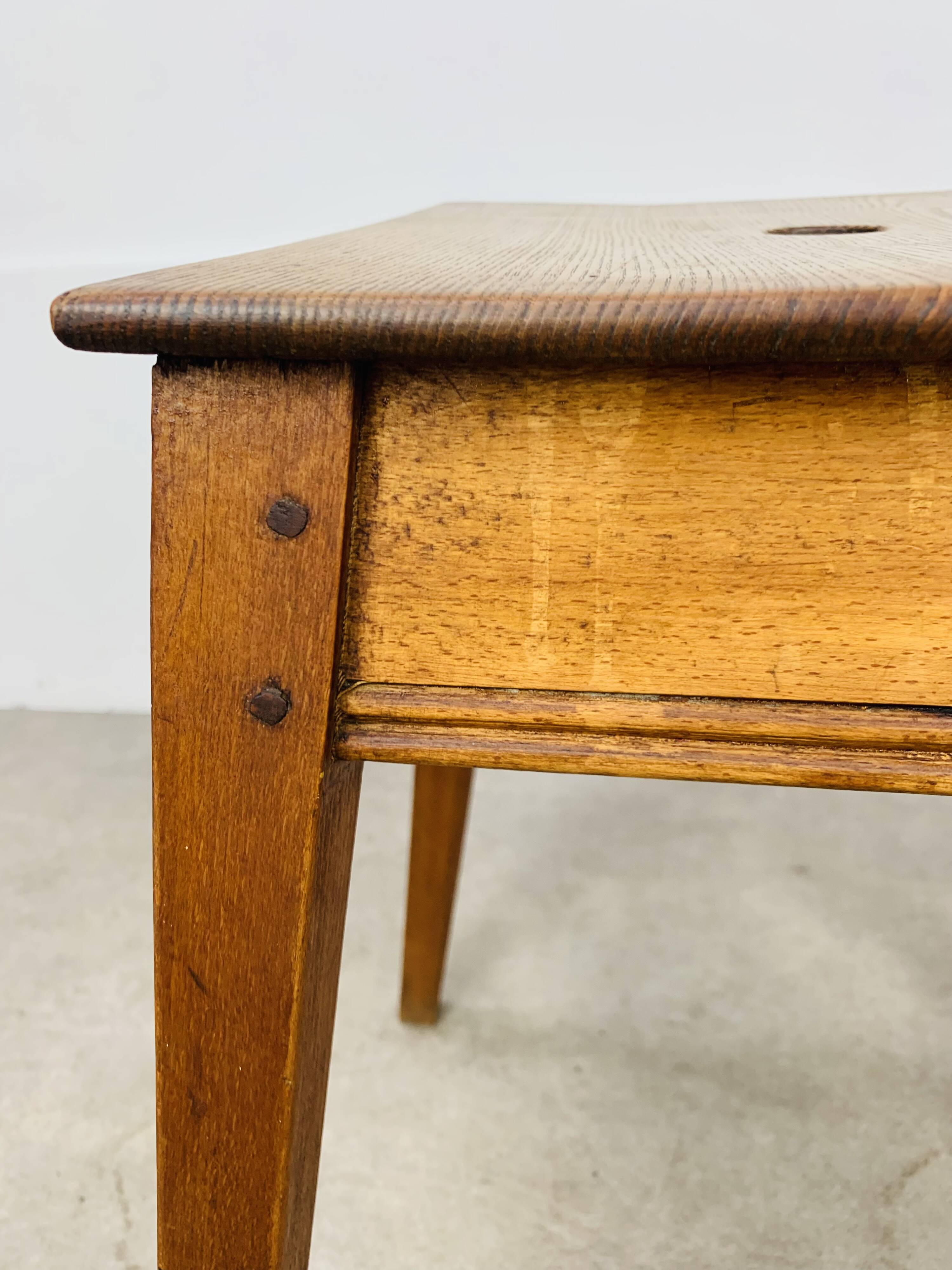 Tabouret de ferme vintage