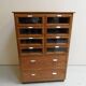 Vitrine vintage avec tiroirs