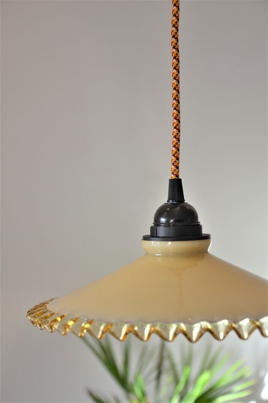 Straw yellow opaline hanging