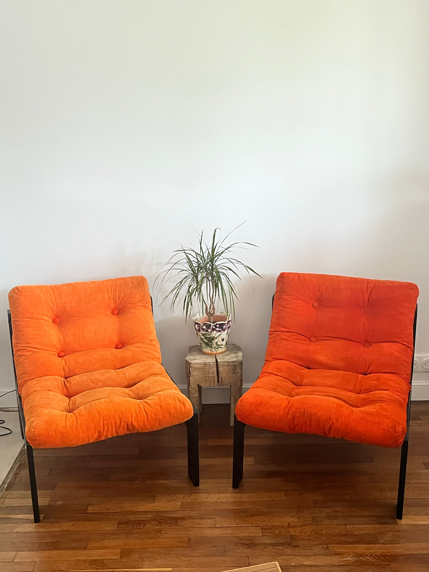 2 fauteuils en velours orange Vintage année 1974