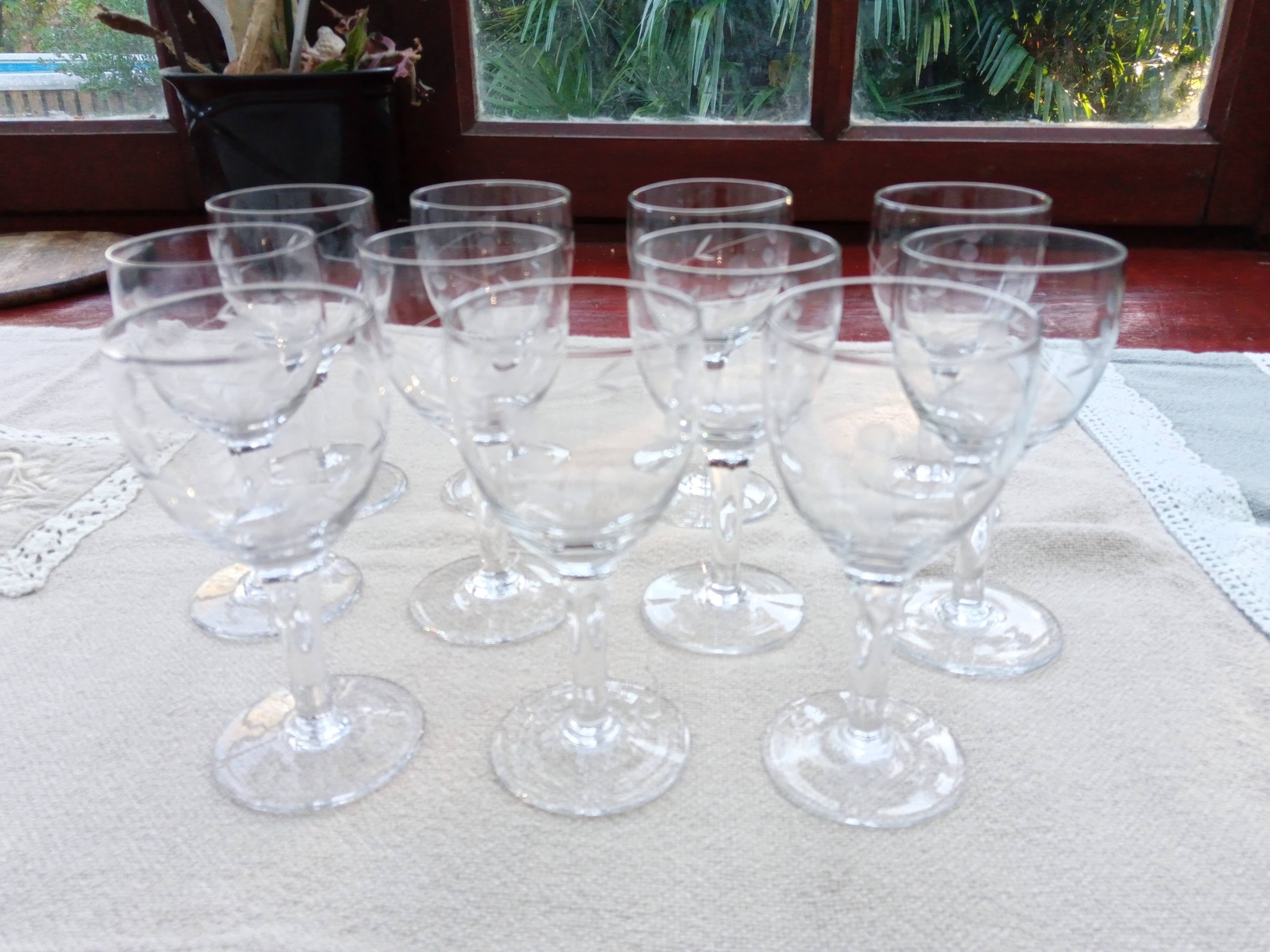 11 40s stemmed glasses
