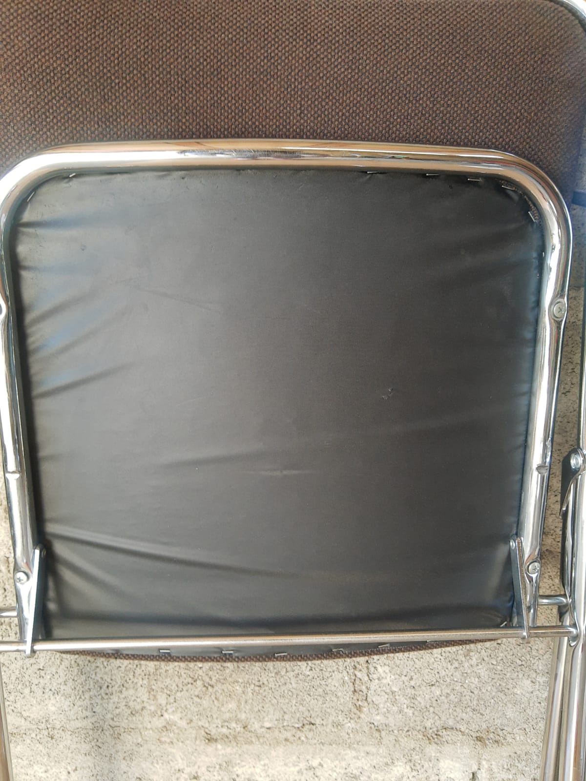 Set of two folding chairs in brown and metal fabric - vintage